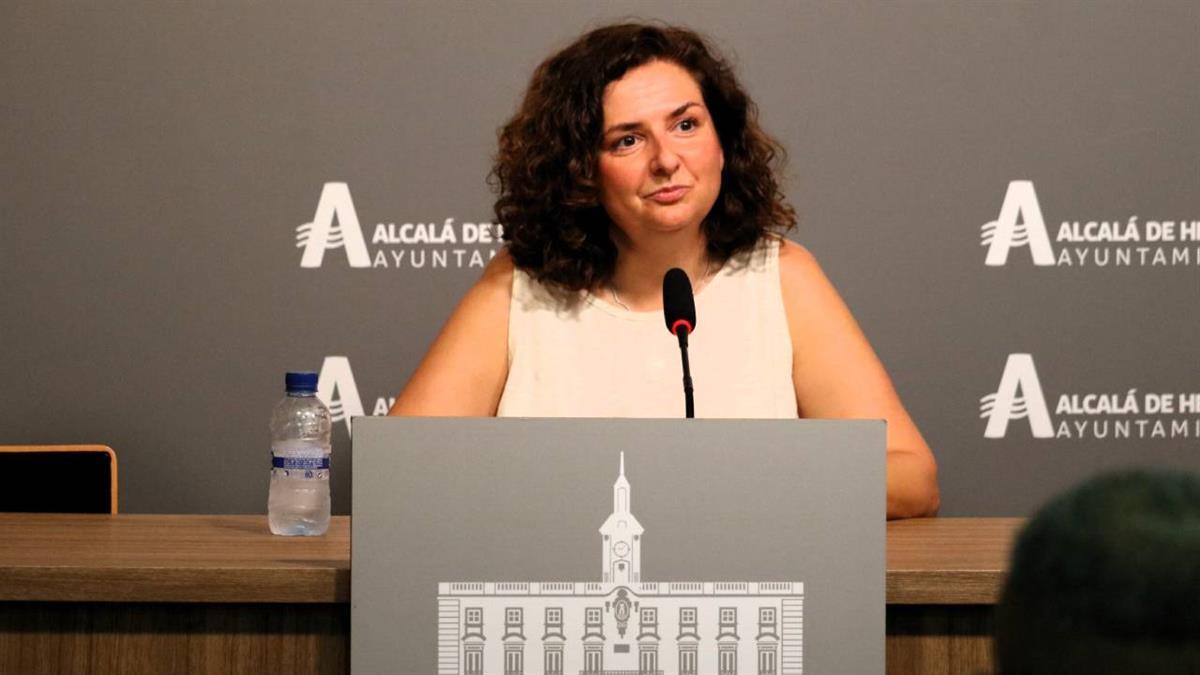 La concejala de Personal ha respondido a las acusaciones "infundadas" del PSOE