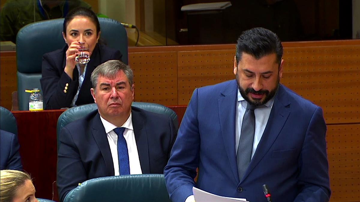 El portavoz del Grupo Parlamentario Popular carga contra Mónica García y la izquierda 