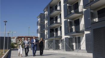 Los socialistas alertan de problemas estructurales en la promoción de la calle Emilio Tuñón, según han relatado los propios inquilinos
