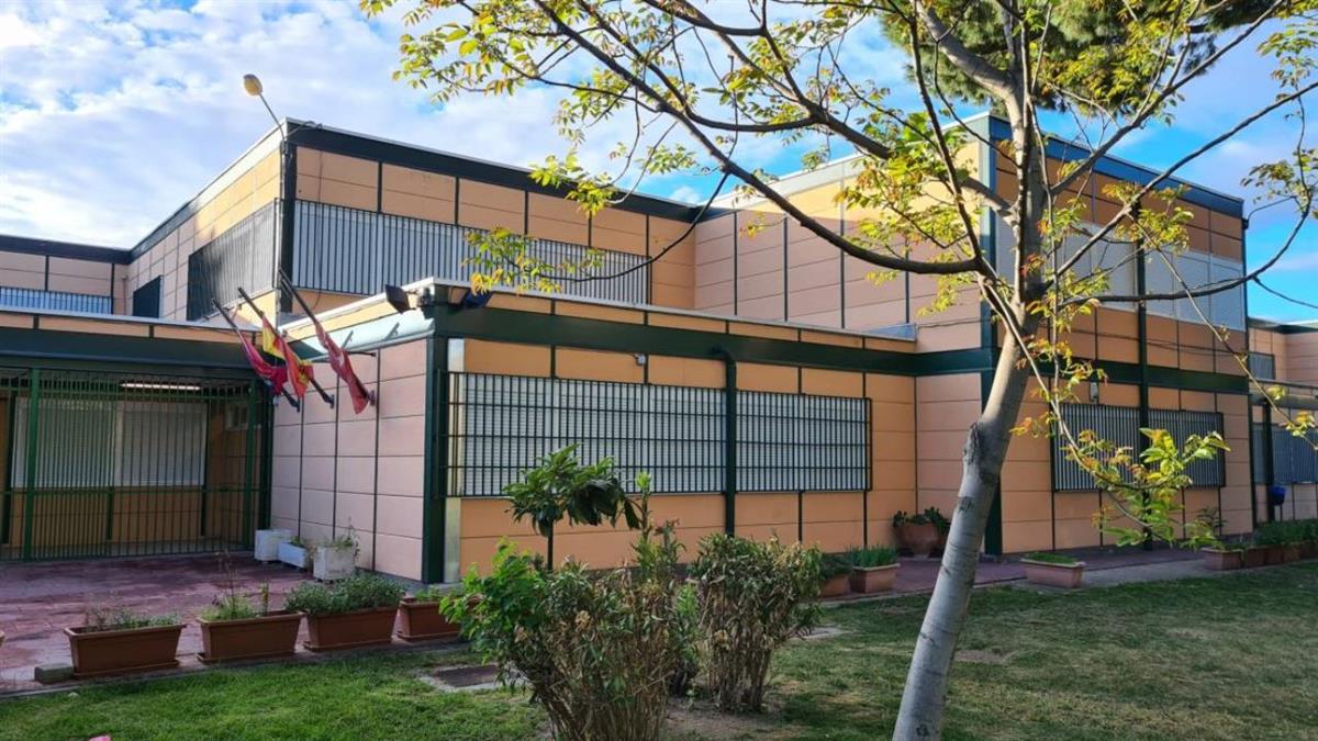 Las familias reclaman la rehabilitación del colegio y rechazan un proyecto que "menoscaba" décadas de educación inclusiva