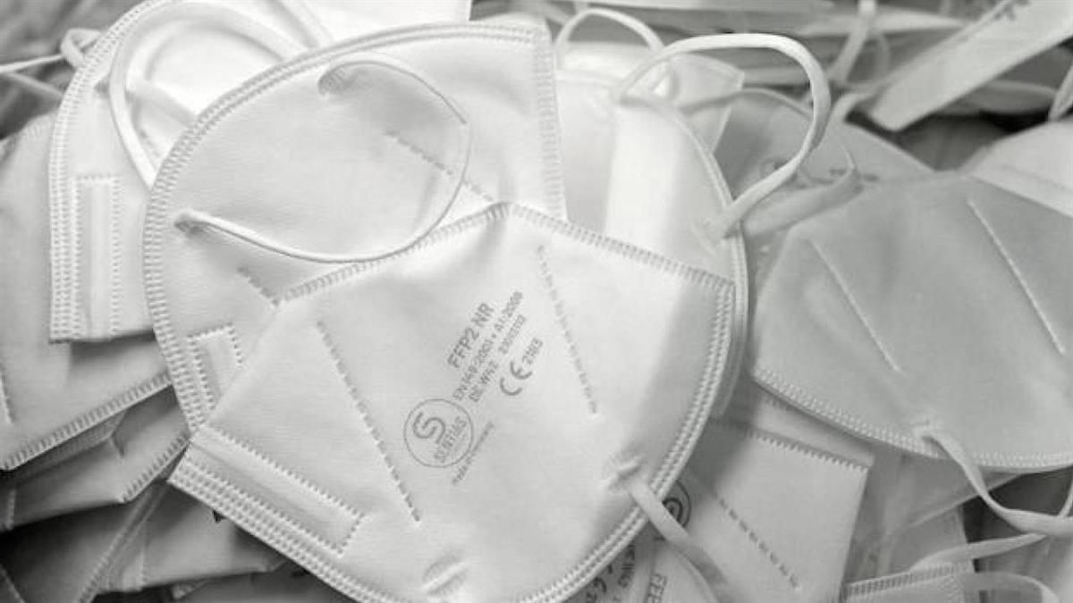 Se trata de una adquisición de mascarillas al Ayuntamiento de San Andreu de la Barca a través de la Fundación Juan Muñoz