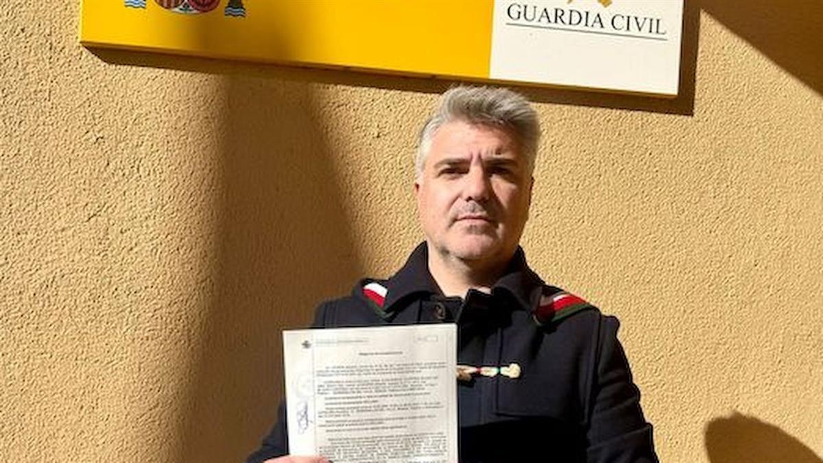 El edil popular afirma que lleva 20 días recibiendo copias de una denuncia "fake" en su casa y en su barrio