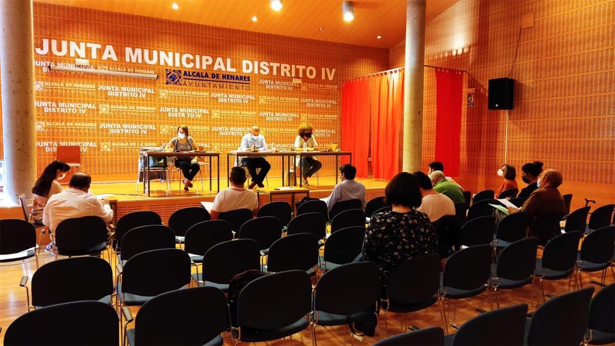 La Asociación de Vecinos El Val organiza un balance de la participación ciudadana en los plenos de distrito de 2021