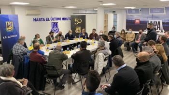 La reunión del pasado 9 de marzo sirvió para estrechar lazos, hablar sobre deporte municipal y celebrar el 50 aniversario de la A.D Alcorcón