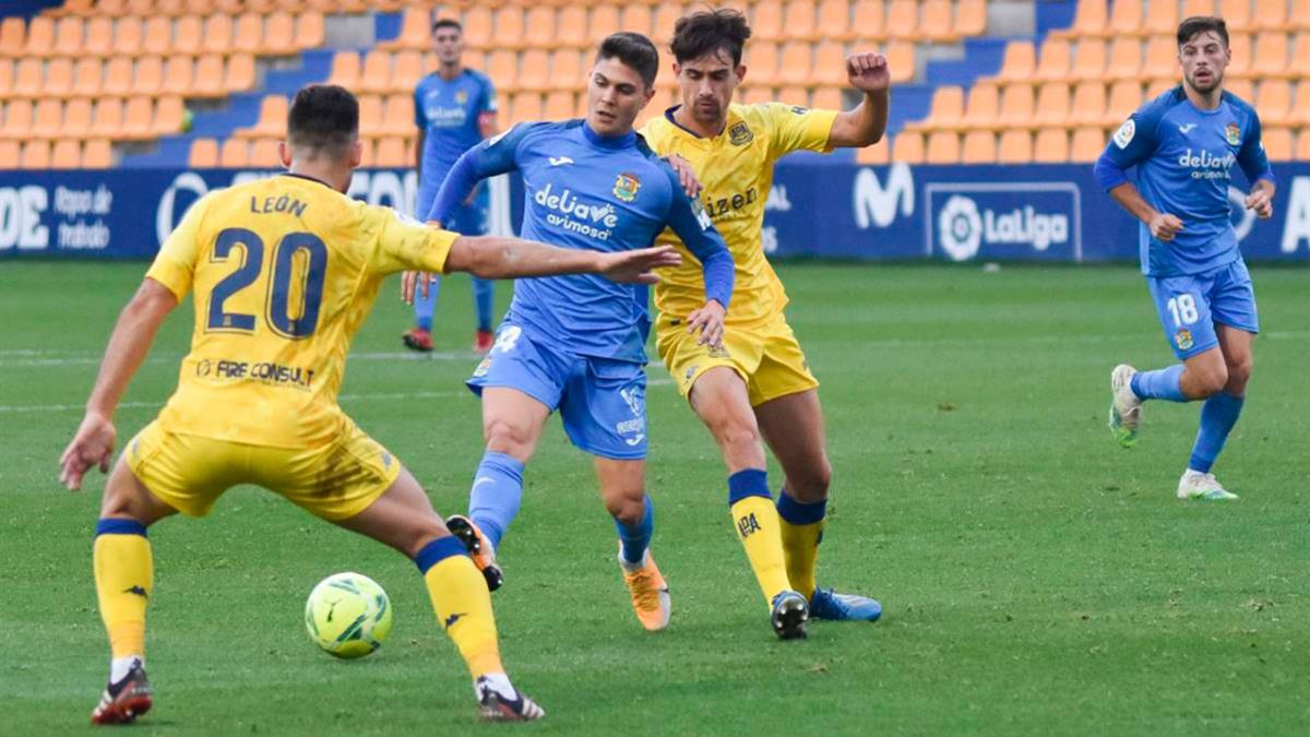 Derbi en un campo que presentaba un estado muy embarrado por culpa de "Filomena"