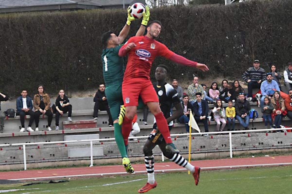 El Club de Fútbol Fuenlabrada perdió una oportunidad de marcar distancias con el resto