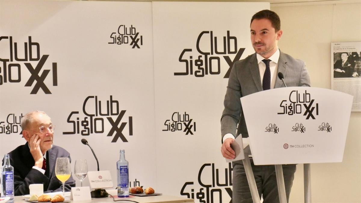 Para Solana, el líder del PSOE de Madrid es "el tipo de persona que necesitamos hoy"