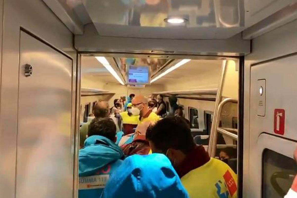 Dos personas fueron trasladadas al hospital tras descarrilar por deslizamiento de tierra debido a las lluvias en la zona de Zarzalejo