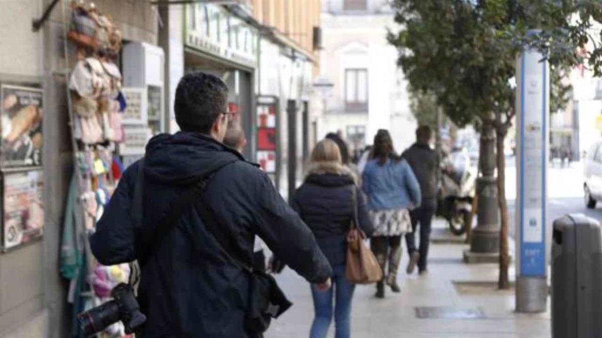 El paro registrado ha descendido un 1,5 % respecto al mes anterior (2.211 parados menos) y también un 1,5 % interanual (2.142 parados menos)