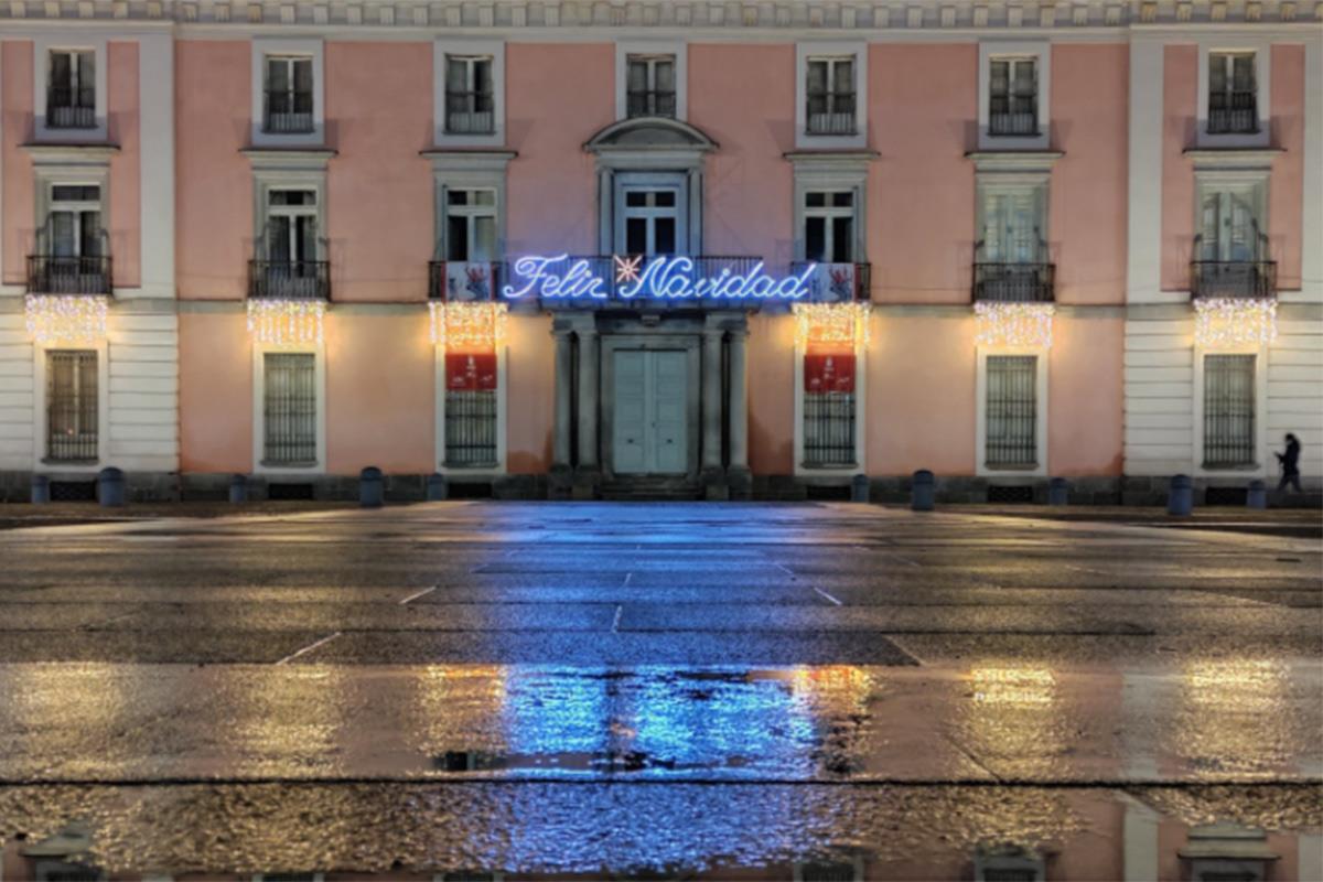 El tren recorre las principales áreas de comercio de la localidad