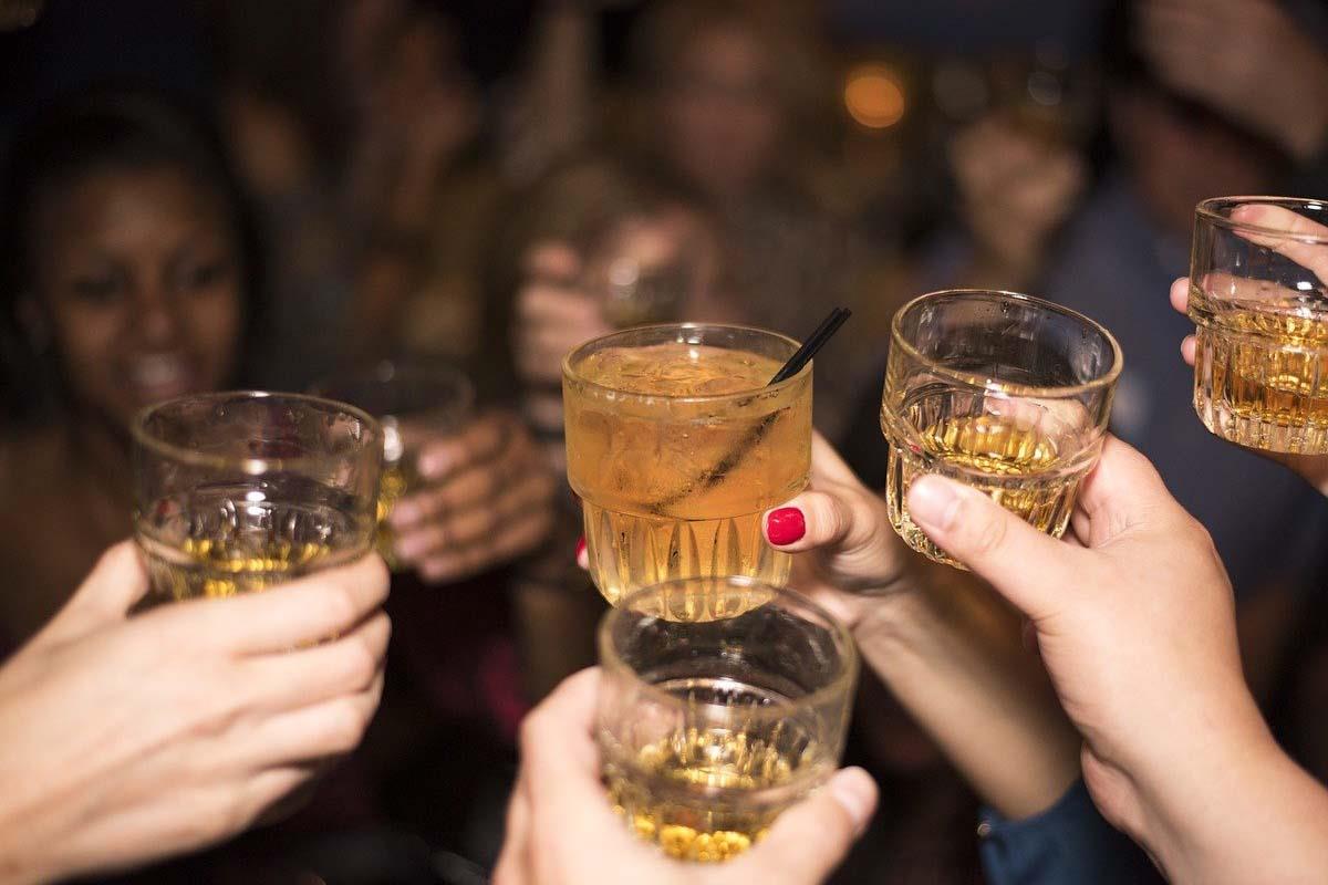 La Policía Local sancionó a más de 30 personas en la noche del viernes