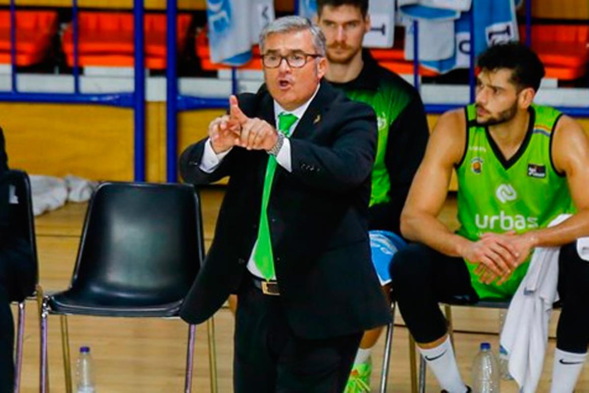 El técnico deja el banquillo fuenlabreño tras firmar un inicio liguero con cinco derrotas