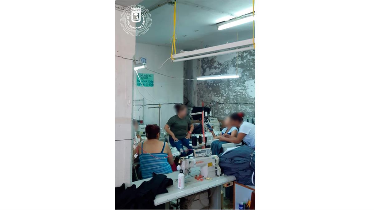 Se la acusa por un delito contra los derechos de los trabajadores 