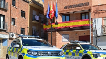 La actuación se produjo tras un aviso vecinal y permitió intervenir sustancias estupefacientes durante un operativo realizado por la única patrulla disponible