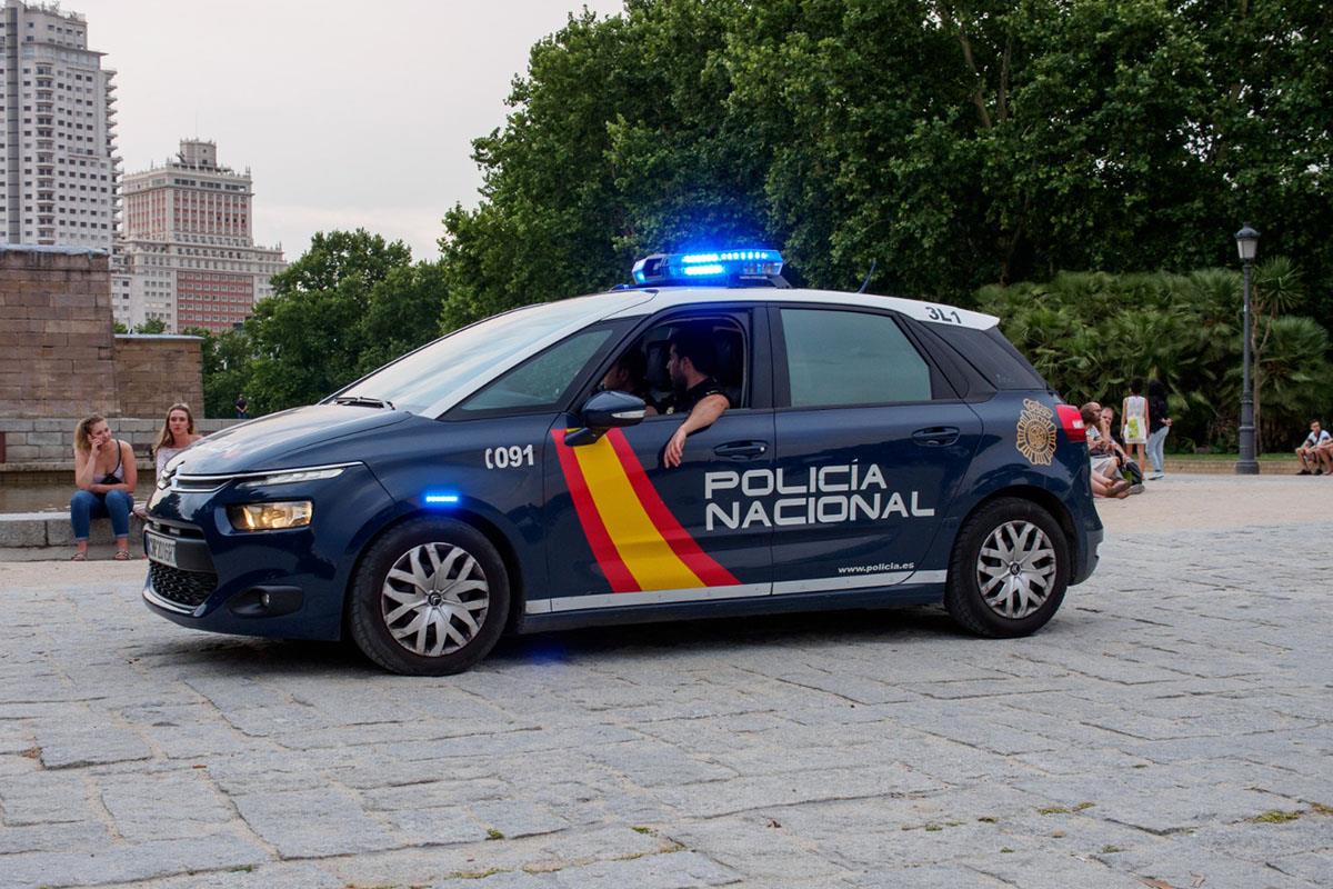 Convencía a las dependientas de tiendas de moda para después asaltarlas en los probadores 