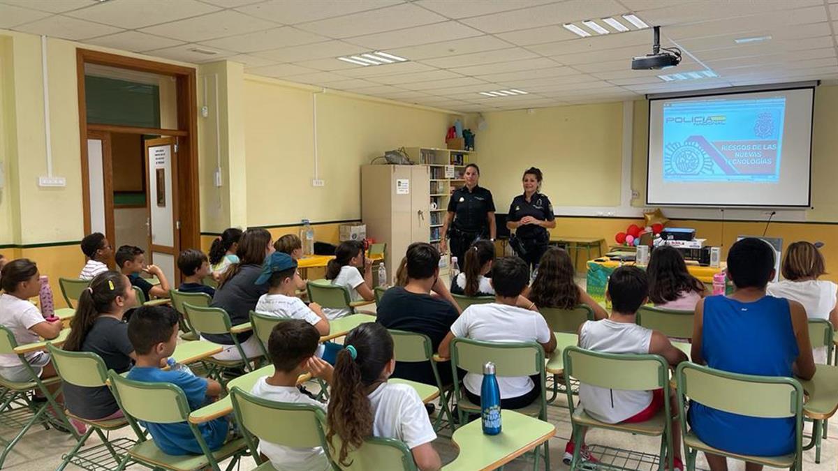 El docente tenía fotos de niñas sin sus consentimientos