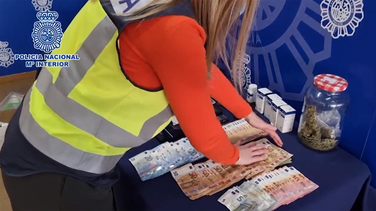 También las obligaban a traficar y distribuir sustancias estupefacientes 