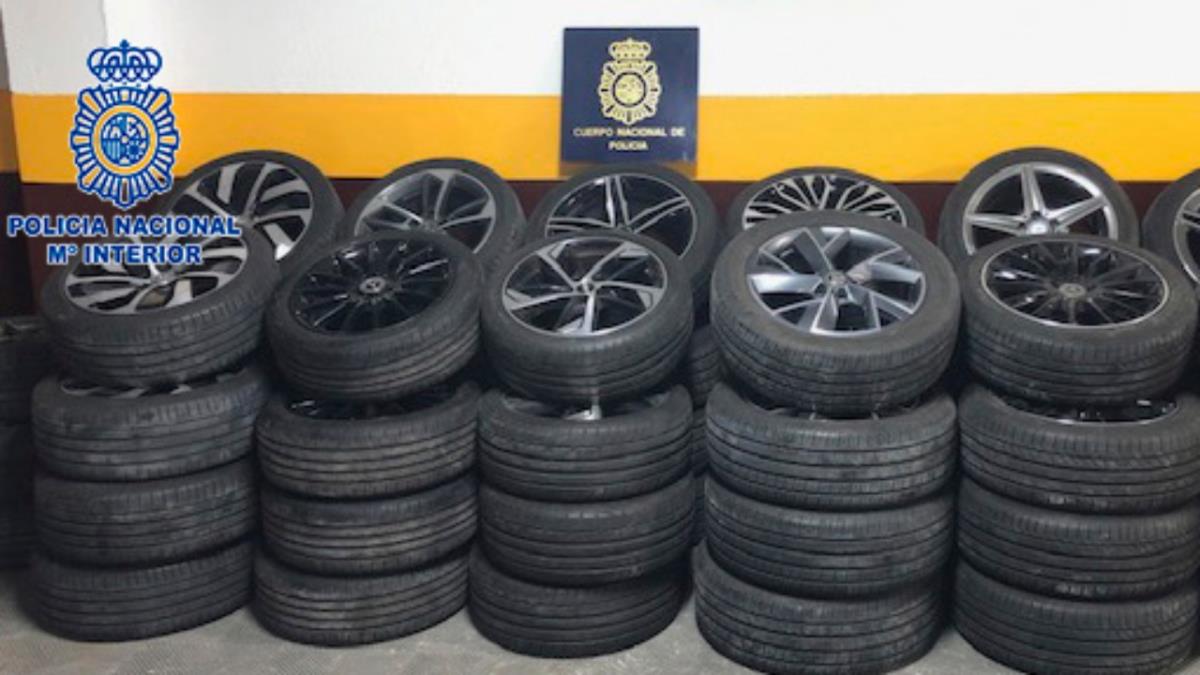 Un agente fuera de servicio dio lugar a esta operación al querer comprar llantas de segunda mano para su vehículo