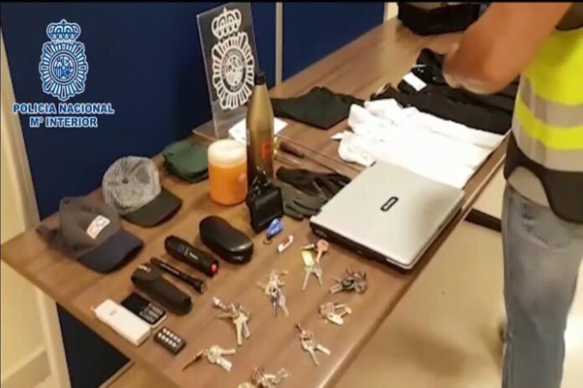 Los arrestados agredieron a una mujer y a un agente de policía