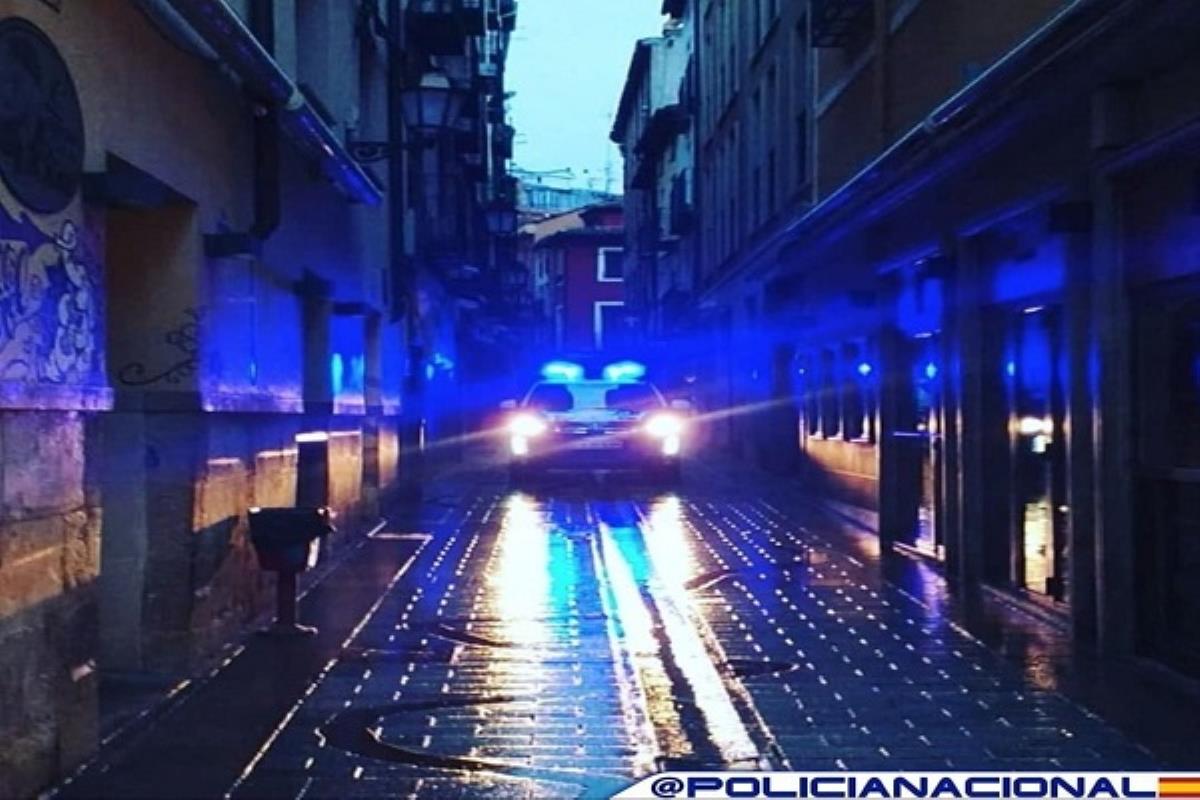 Los supuestos agresores le habrían confundido con un miembro de otra banda, intimidándole con armas blancas