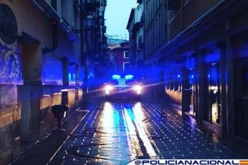 Lee toda la noticia 'Detenidos dos individuos de una banda por apuñalar a otro varón'