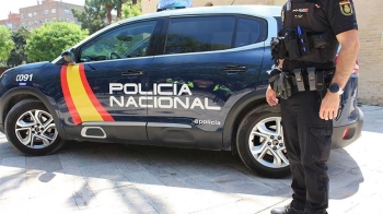 La Policía Nacional localizó a los sospechosos en una chatarrería cuando descargaban de una furgoneta equipos de climatización, herramientas y piezas de fontanería