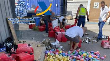 La droga había sido cargada en la costa marroquí y se encontraba oculta dentro de 30 petacas de gasolina
