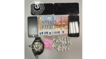 Los agentes localizaron papelinas, pastillas de éxtasis, una bolsita de tucibi y 300 euros en billetes 