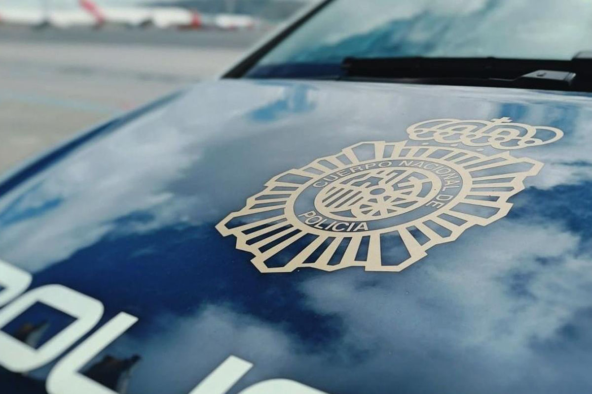 Circulando con un vehículo robado cuando los interceptaron