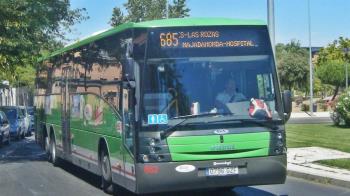 El presunto delincuente agredió y amenazó al conductor del vehículo