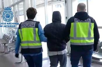 El detenido irrumpió en tres farmacias de la localidad con un cuchillo de grandes dimensiones