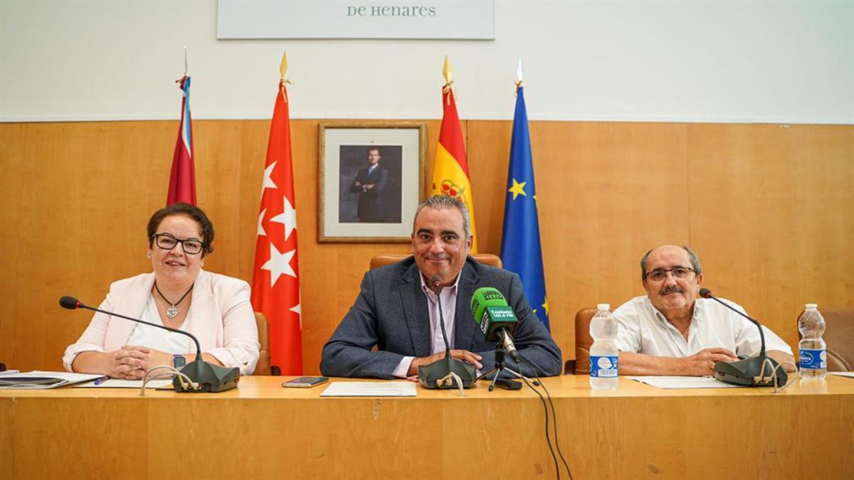 El Ayuntamiento adquiere los bienes e inmuebles de Plaza España y reduce su deuda