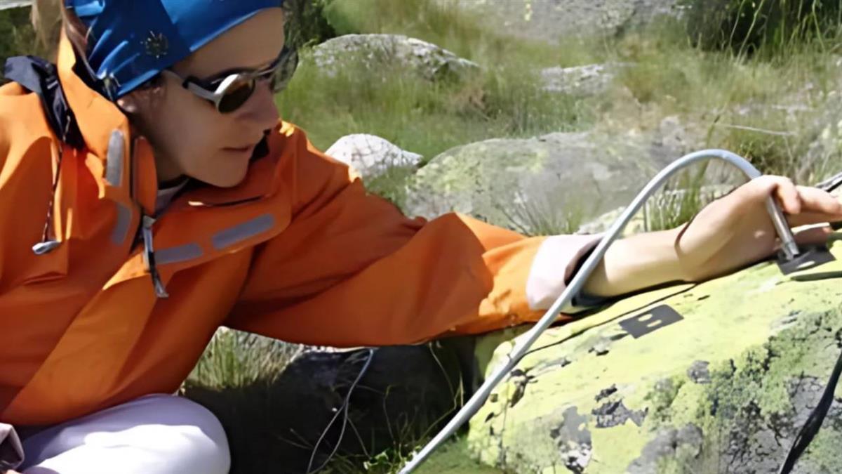 Con la visita de una científica al alumnado de secundaria 