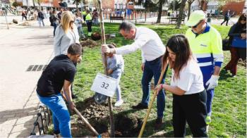 Más de cien escolares han participado en la plantación del Parque Canarias