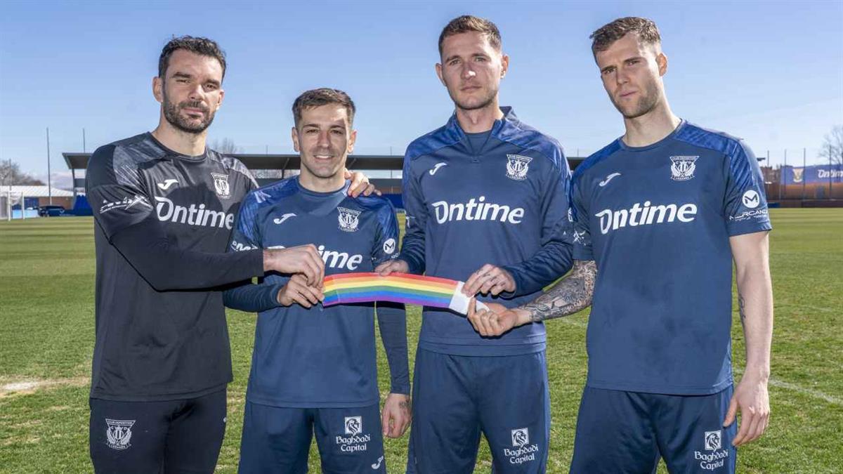 Los primeros equipos masculino y femenino lucirán brazalete arcoíris en sus partidos