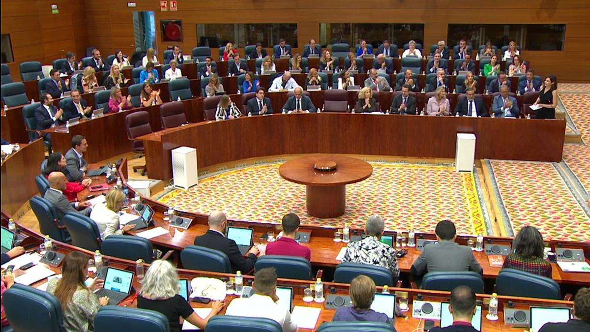 La presidenta ha recordado que Zapatero y Tomás Gómez pidieron acabar con el de Patrimonio