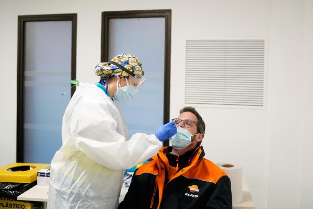Diez sanitarios están realizando pruebas en las instalaciones de Mercamadrid, de lunes a viernes 