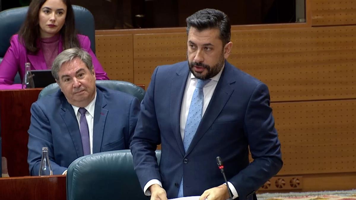 El portavoz del Partido Popular en la Asamblea saca a la palestra las novedades de los presuntos casos de corrupción que rodean al PSOE