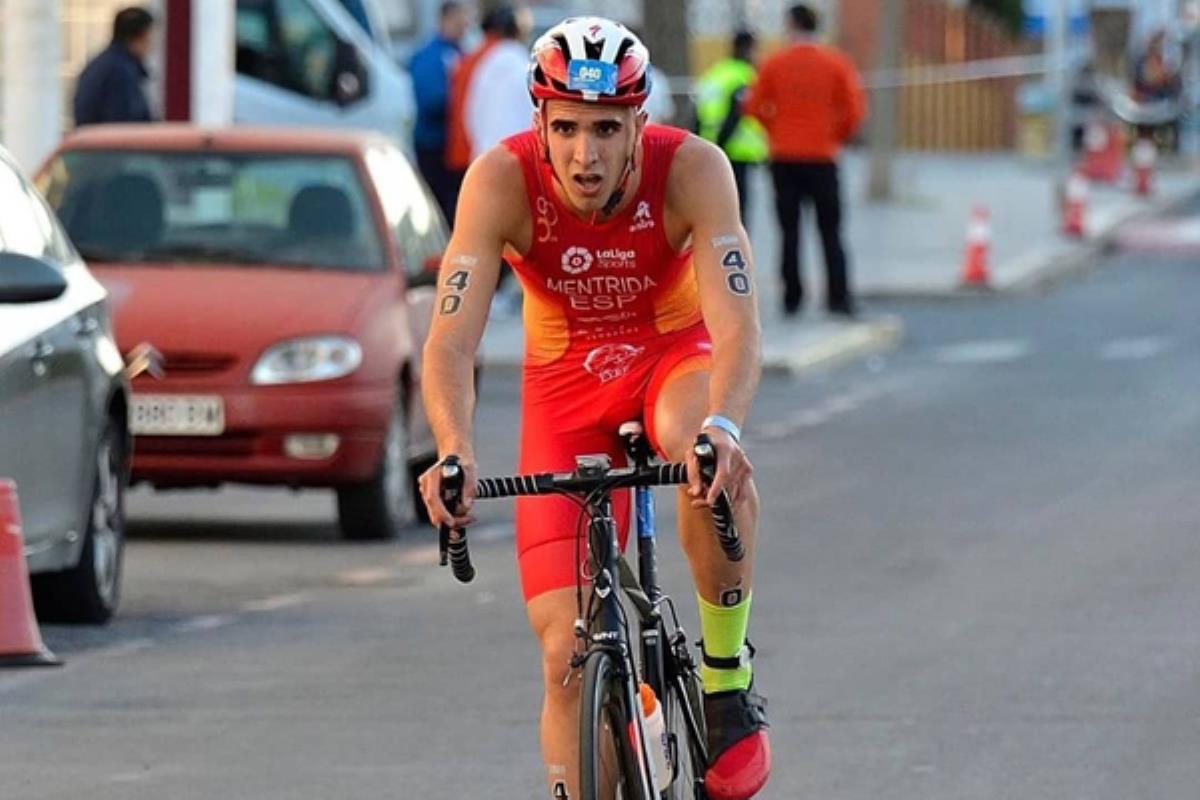El bonito gesto del deportista del club alcobendense ha recibido el elogio de los aficionados 