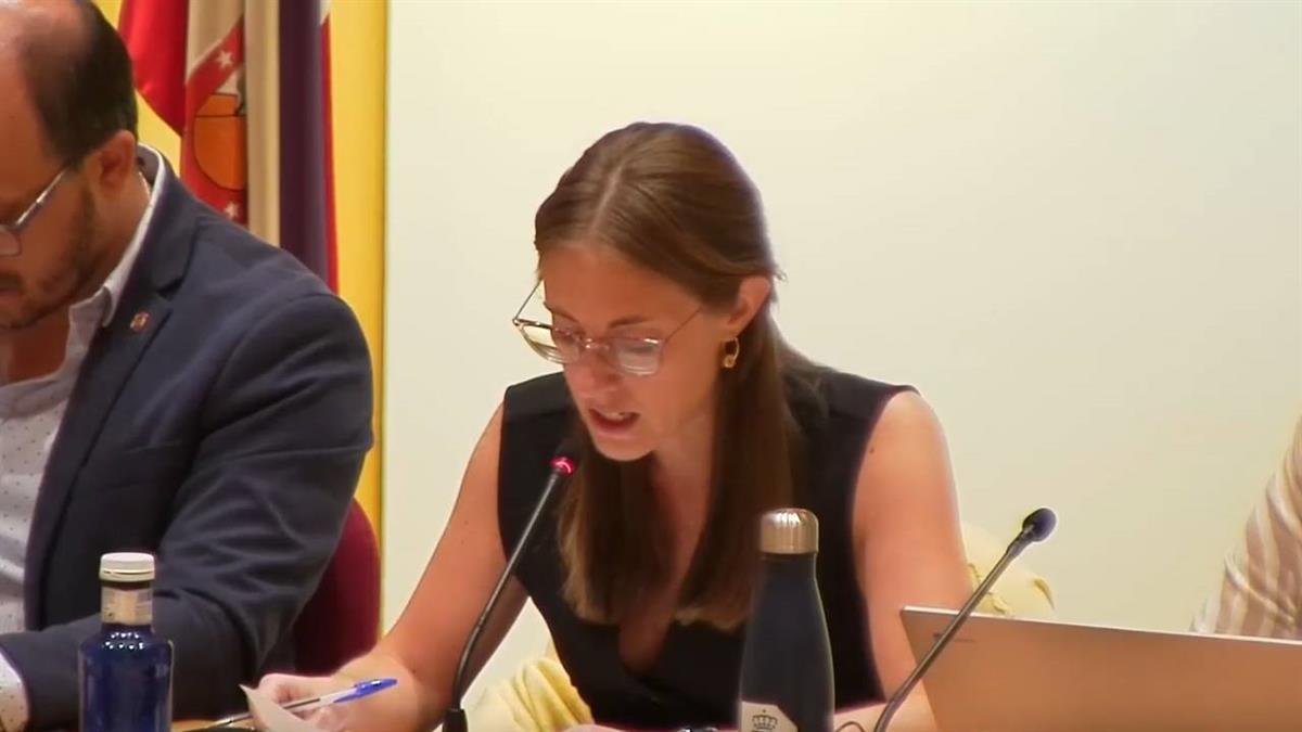 La portavoz socialista de Tres Cantos denuncia que los vecinos se ven obligados a desplazarse a dependencias municipales