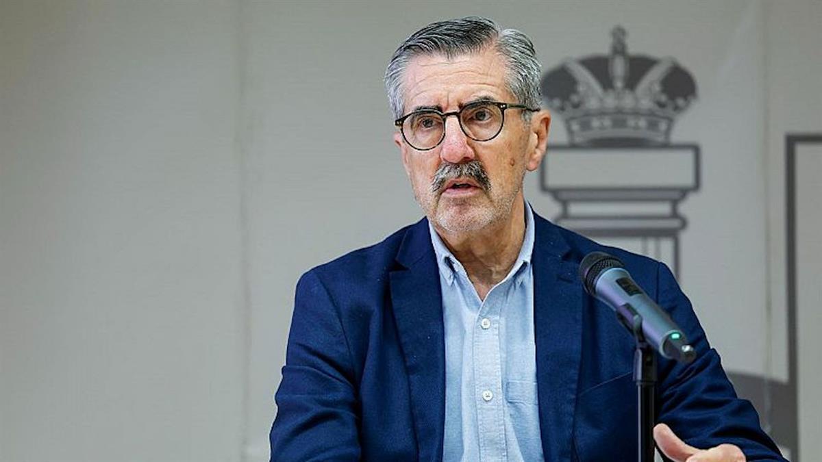 En su carta de renuncia dirigida al ministro Ángel Víctor Torres explica que se jubila para defenderse "con todo el tiempo y fuerzas"
