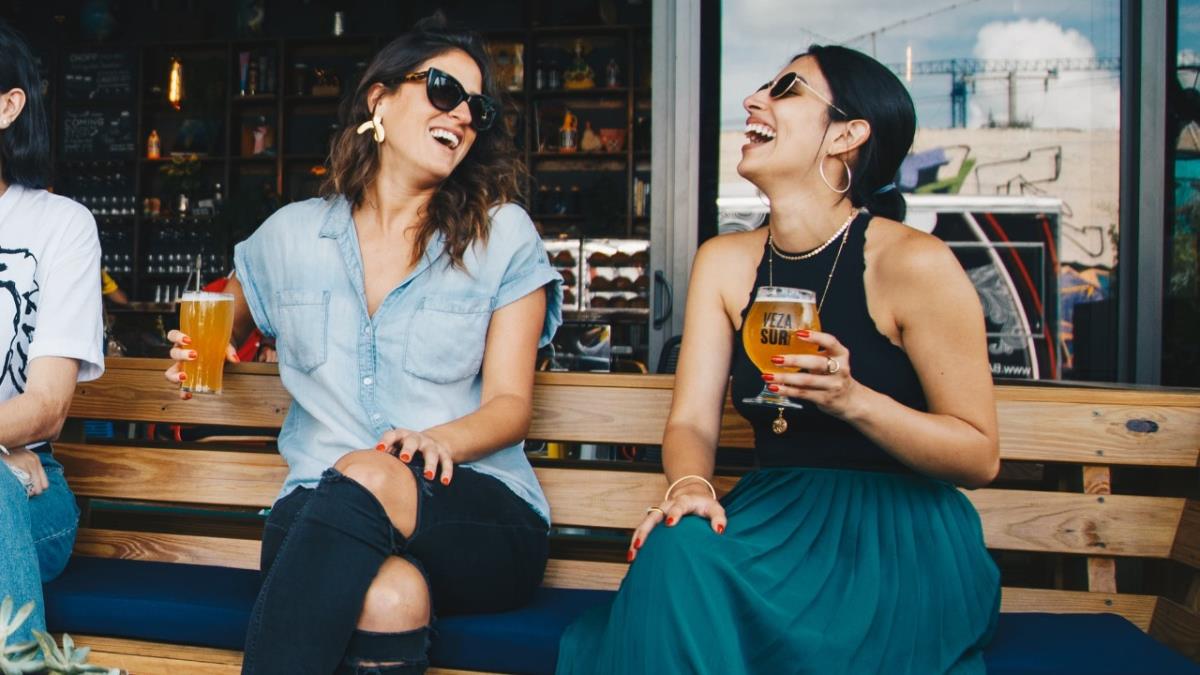 Posibilitará la instalación de barras en el horario de terrazas e incluye un programa de espectáculos callejeros 