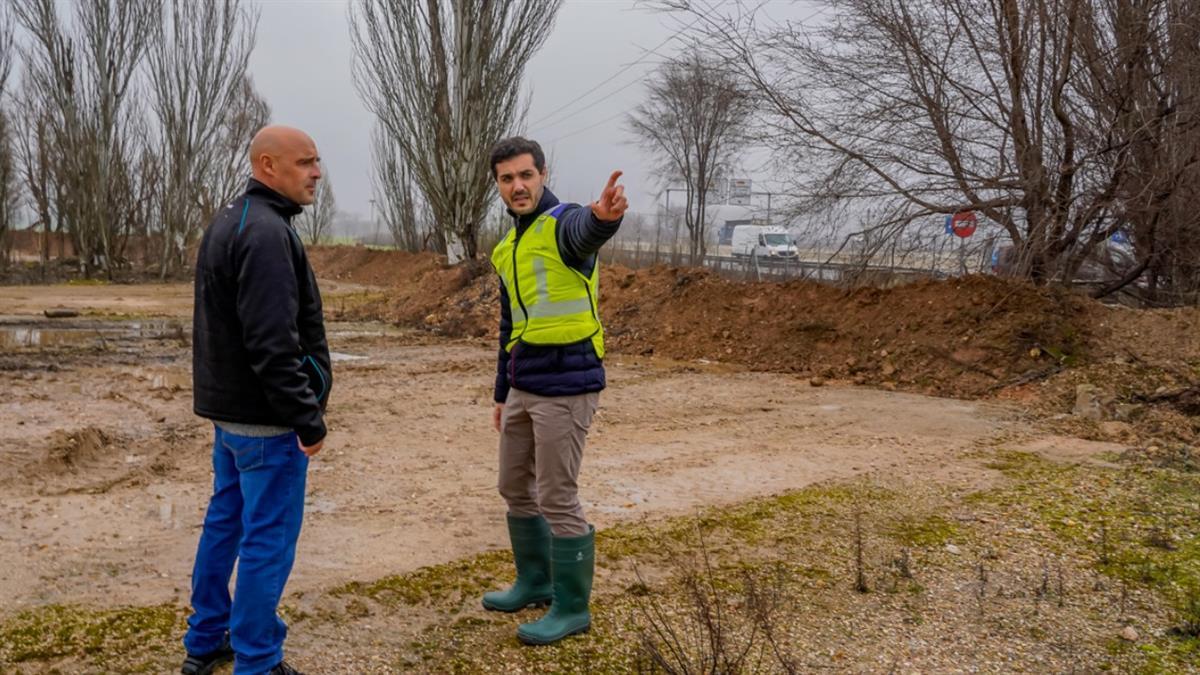 El Ayuntamiento de Torrejón levanta un dique para evitar inundaciones
