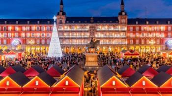 Los diseñadores Roberto Verino, García Madrid y Marta Rota para Tot-Hom se suman a la iluminación navideña