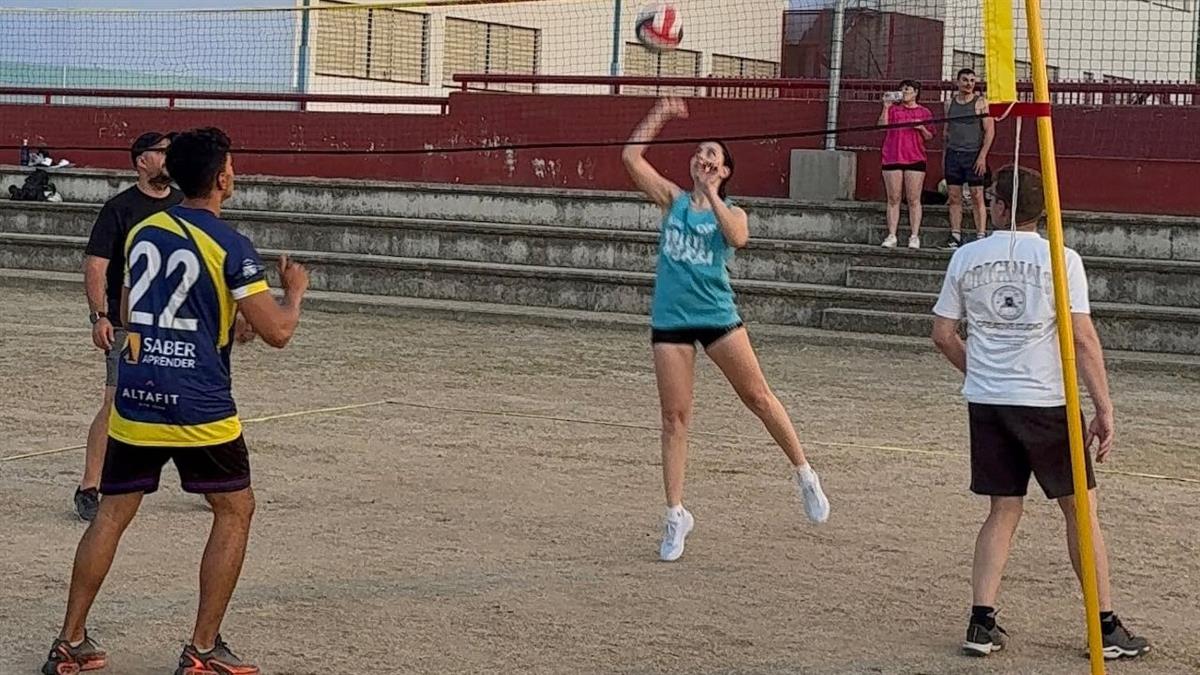 El programa municipal de ocio nocturno ha reunido durante varias jornadas actividades deportivas, música y videojuegos en distintos espacios públicos de la ciudad.