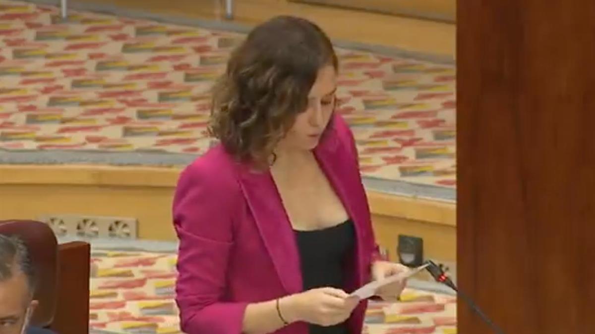 La presidenta de la Comunidad de Madrid ha anunciado estas dos medidas en el pleno de la Asamblea