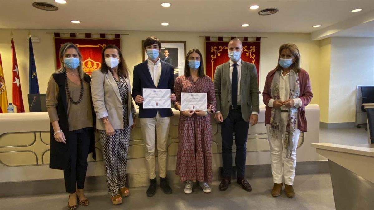 Ustarroz: "Es un orgullo tener alumnos como vosotros y esta beca es un premio a vuestro esfuerzo"