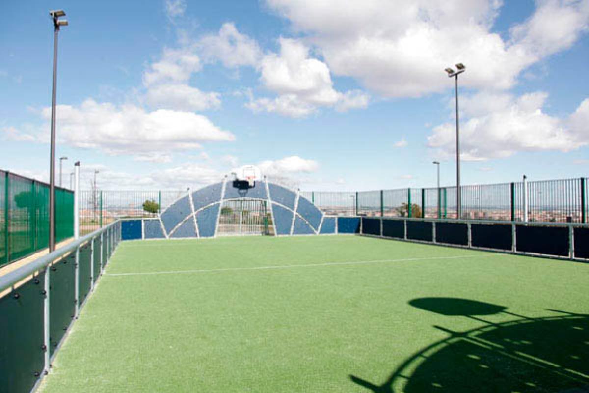 Las pistas serán una multideportiva de fútbol sala y balonmano y otra de baloncesto