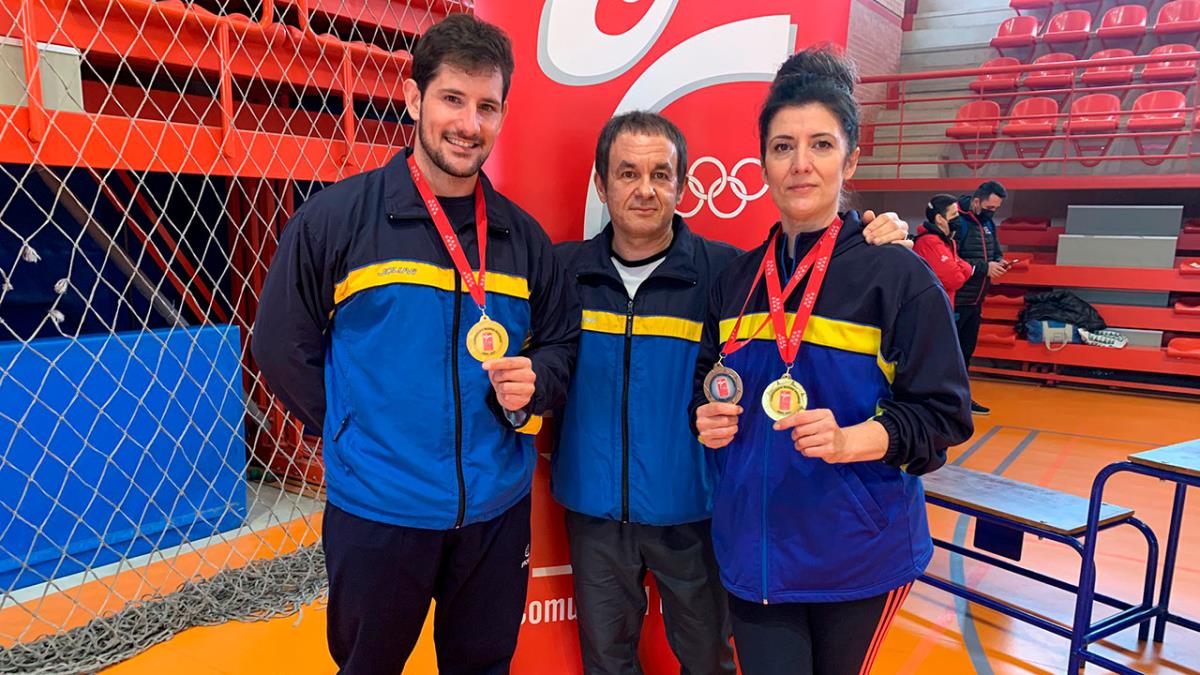 Beatriz Castellanos y Jose María González han logrado las medallas en la categoría máster 2 y en trío sincronizado