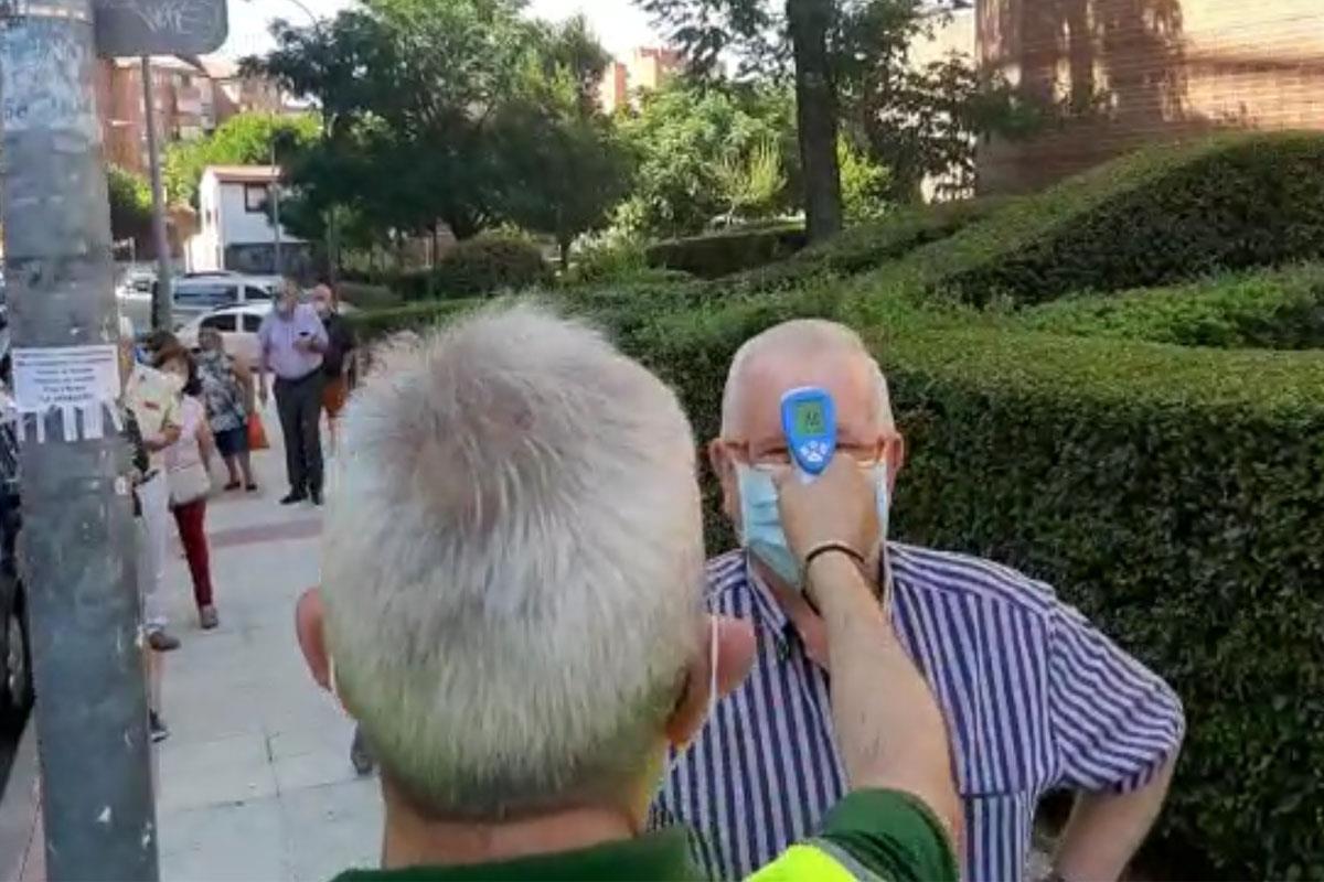 En el control de temperatura en la carpa de ACUMAFU han detectado a cuatro personas con fiebre, de las que dos han admitido tener covid-19